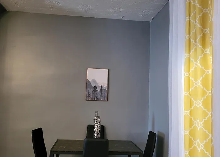 1 Bedroom In Osu District, Free Parking, Kitchen, Washer And Dryer, Location, Downtown, Hospital, Expocenter, Osu Stadium Habitación en casa particular *