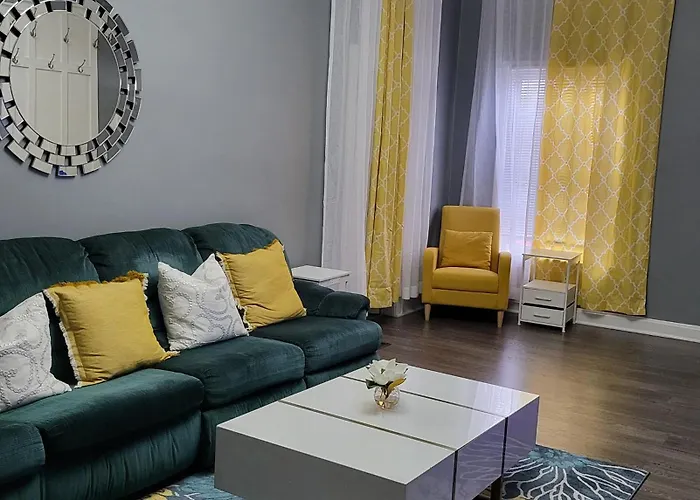 1 Bedroom In Osu District, Free Parking, Kitchen, Washer And Dryer, Location, Downtown, Hospital, Expocenter, Osu Stadium Habitación en casa particular *