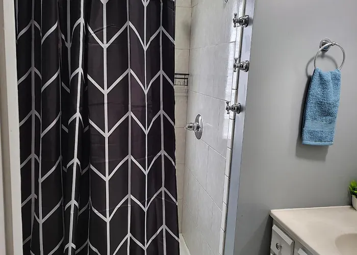 1 Bedroom In Osu District, Free Parking, Kitchen, Washer And Dryer, Location, Downtown, Hospital, Expocenter, Osu Stadium Habitación en casa particular *
